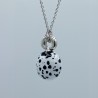 Pendentif émaillé de Kiki Fornell au motif dalmatien.