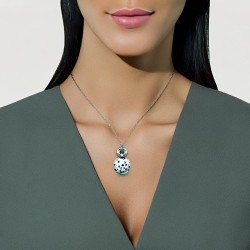 Visualisation of the M004 Dalmatian pendant on the model.